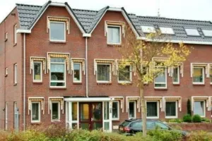 Afbeelding van het pand aan de Brugstraat in Almelo 